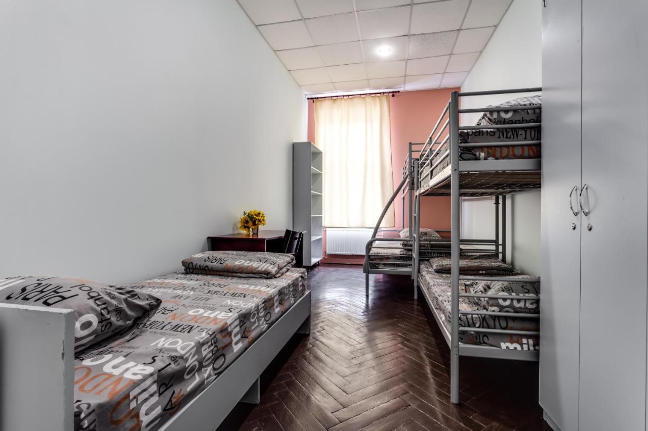 Mister Hostel ลวีฟ ภายนอก รูปภาพ